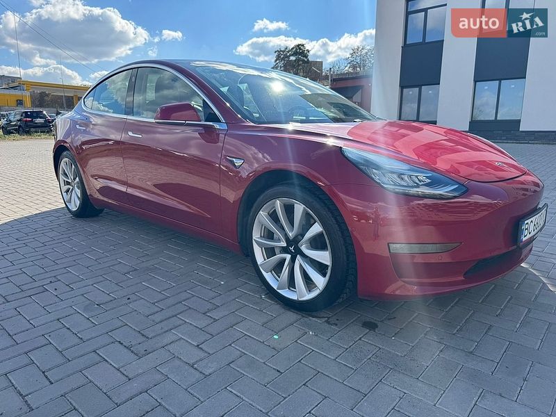 Седан Tesla Model 3 2018 в Ровно
