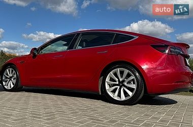 Седан Tesla Model 3 2018 в Ровно