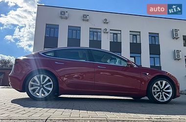 Седан Tesla Model 3 2018 в Ровно