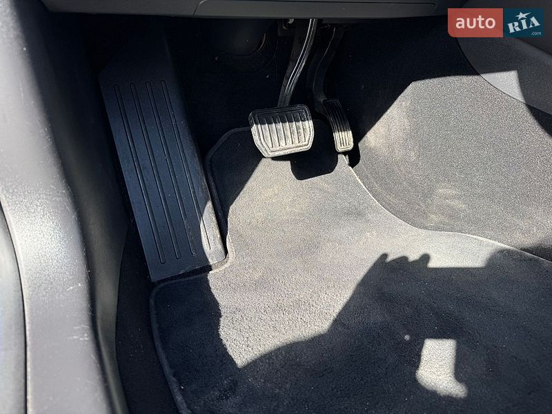Седан Tesla Model 3 2018 в Ровно