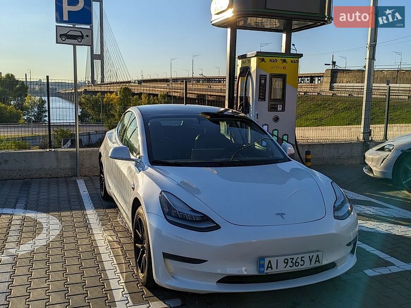 Седан Tesla Model 3 2020 в Києві