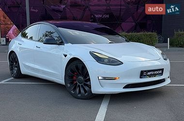 Седан Tesla Model 3 2021 в Киеве