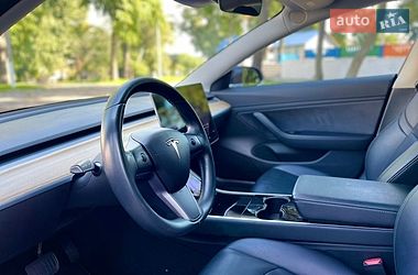 Седан Tesla Model 3 2018 в Кам'янському