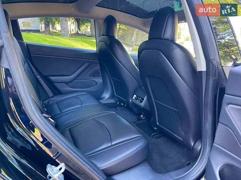 Седан Tesla Model 3 2018 в Каменском