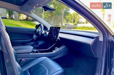 Седан Tesla Model 3 2018 в Кам'янському