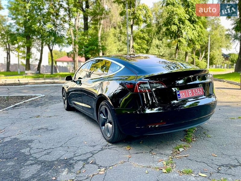 Седан Tesla Model 3 2018 в Кам'янському