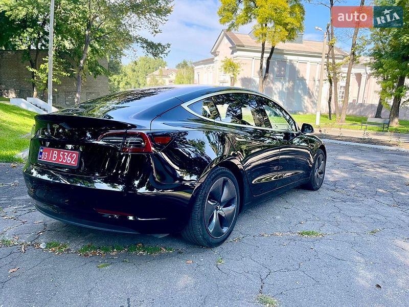 Седан Tesla Model 3 2018 в Кам'янському