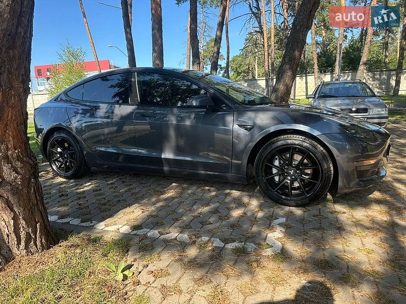 Седан Tesla Model 3 2022 в Гостомелі