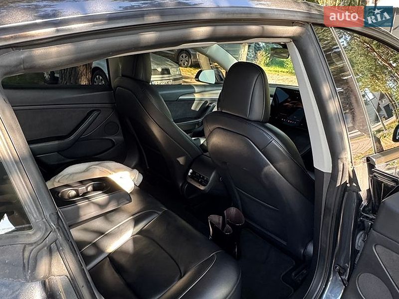 Седан Tesla Model 3 2022 в Гостомелі