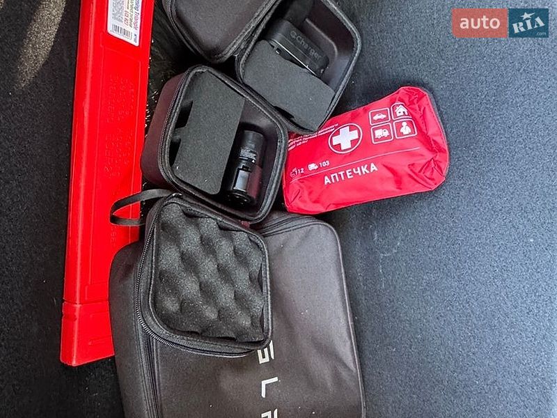 Седан Tesla Model 3 2022 в Гостомелі