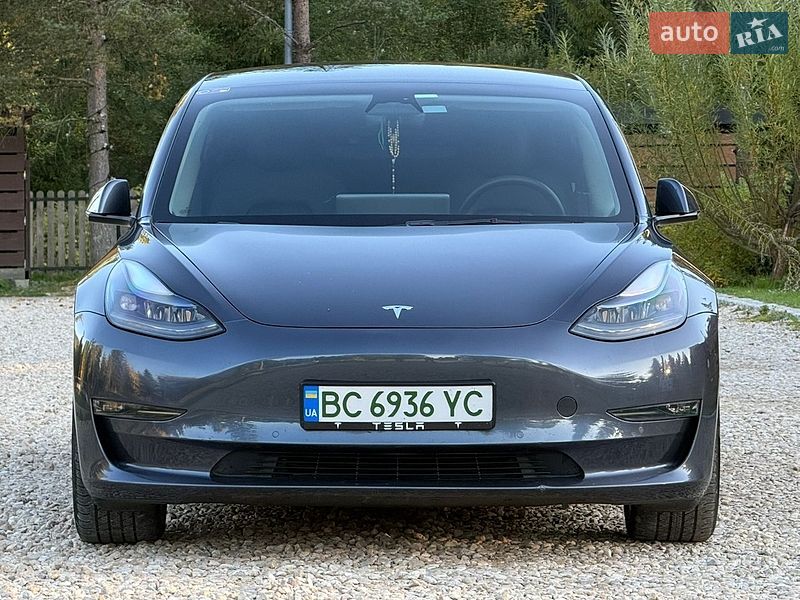 Седан Tesla Model 3 2022 в Самборі