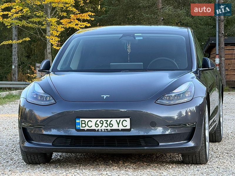 Седан Tesla Model 3 2022 в Самборі