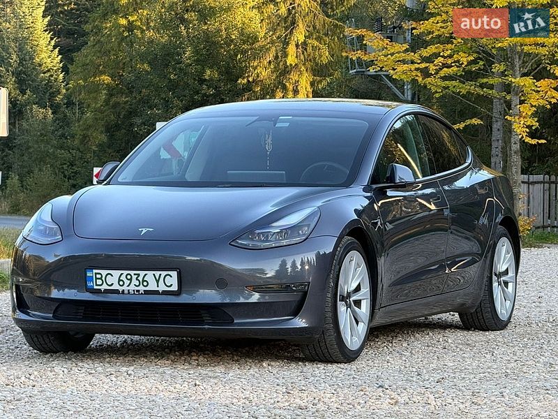 Седан Tesla Model 3 2022 в Самборі