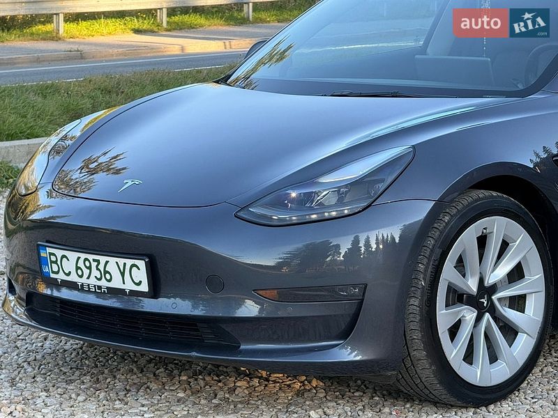 Седан Tesla Model 3 2022 в Самборі