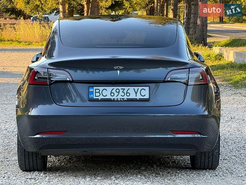 Седан Tesla Model 3 2022 в Самборі