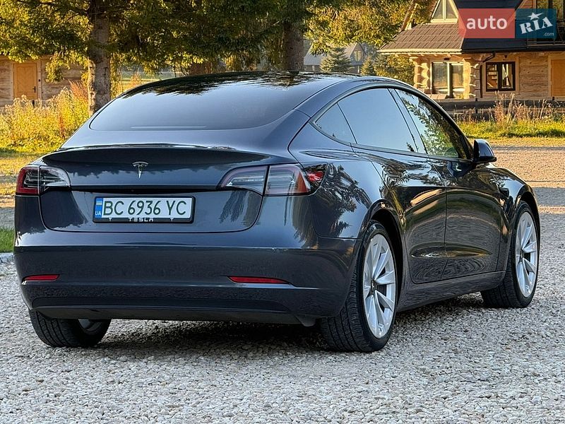 Седан Tesla Model 3 2022 в Самборі