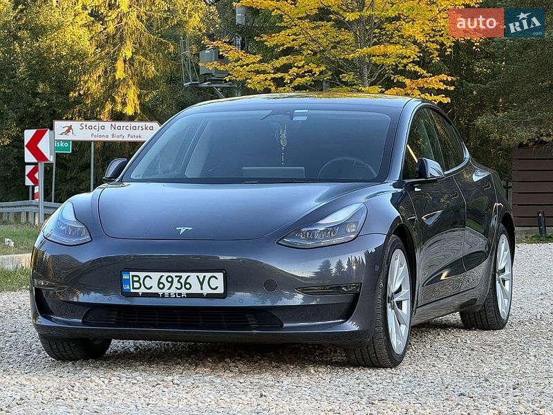 Седан Tesla Model 3 2022 в Самборі