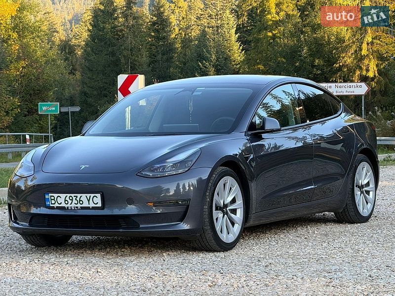 Седан Tesla Model 3 2022 в Самборі