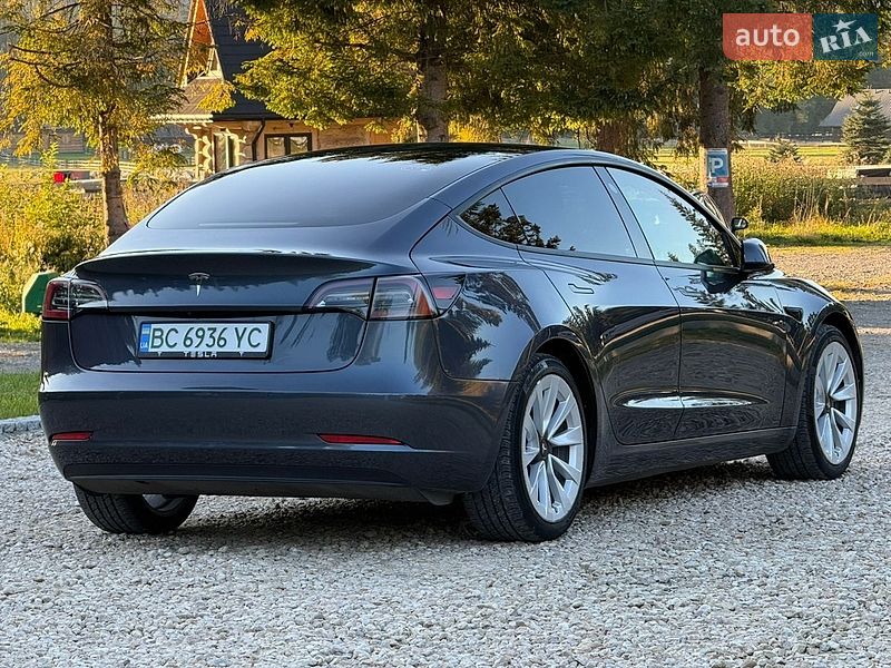 Седан Tesla Model 3 2022 в Самборі