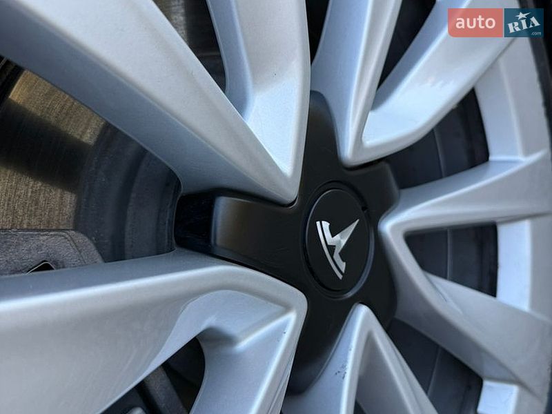 Седан Tesla Model 3 2022 в Самборі