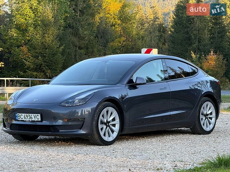 Седан Tesla Model 3 2022 в Самборі