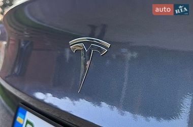 Седан Tesla Model 3 2022 в Самборі