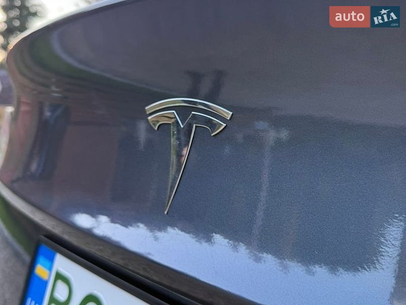 Седан Tesla Model 3 2022 в Самборі
