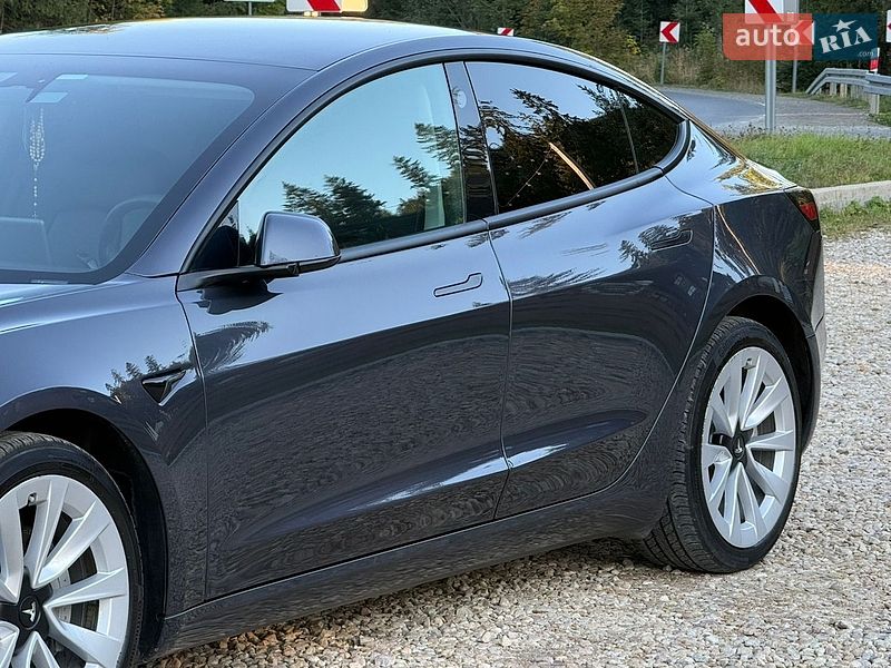Седан Tesla Model 3 2022 в Самборі