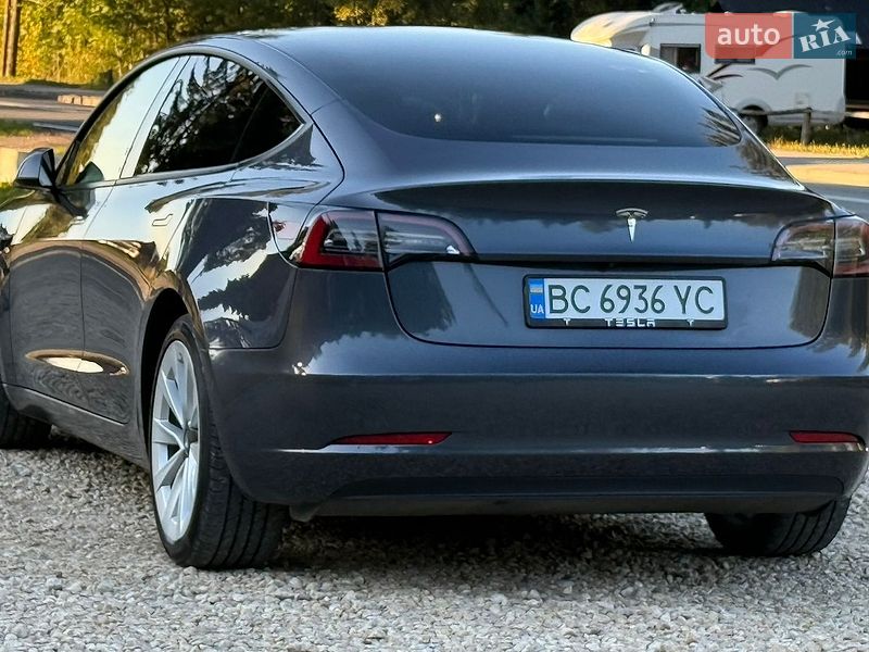 Седан Tesla Model 3 2022 в Самборі