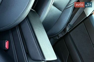 Седан Tesla Model 3 2022 в Самборі