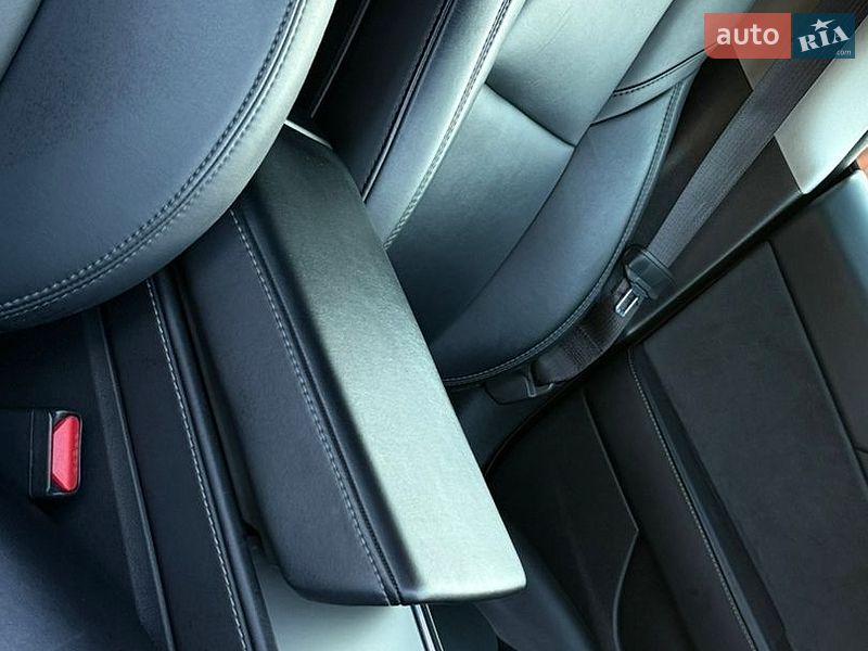 Седан Tesla Model 3 2022 в Самборі