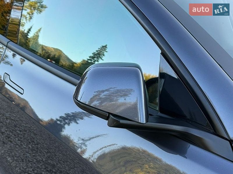 Седан Tesla Model 3 2022 в Самборі