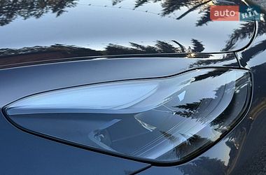 Седан Tesla Model 3 2022 в Самборі
