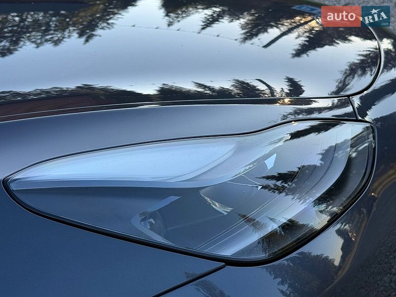 Седан Tesla Model 3 2022 в Самборі