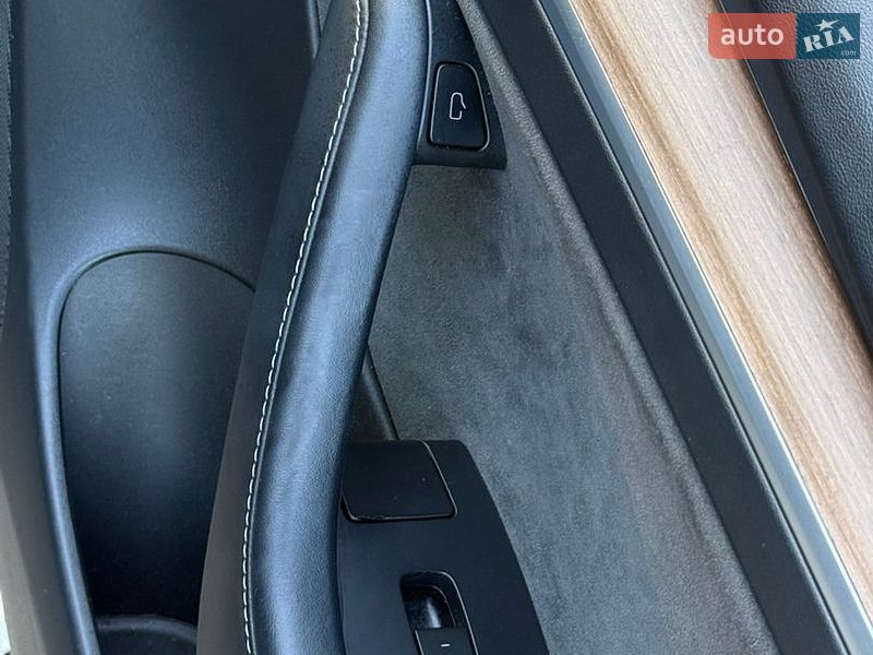 Седан Tesla Model 3 2022 в Самборі