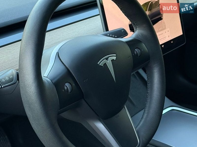 Седан Tesla Model 3 2022 в Самборі