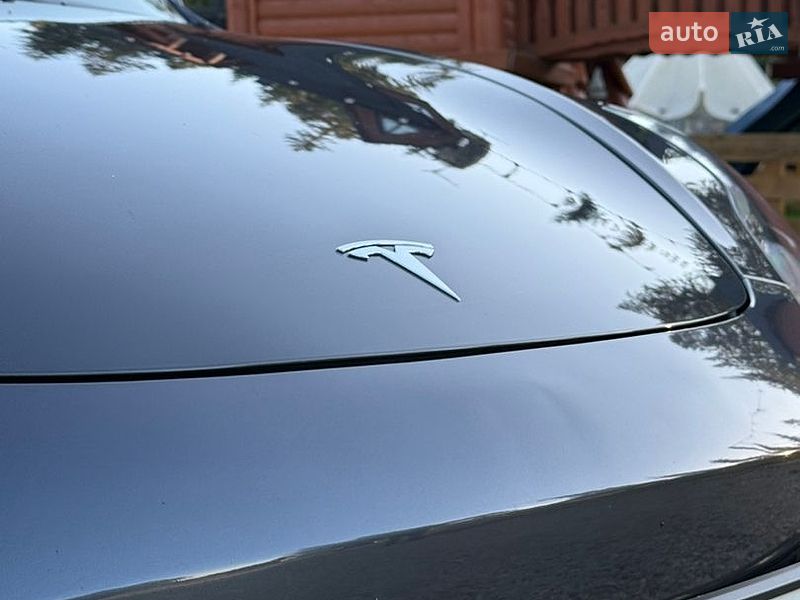 Седан Tesla Model 3 2022 в Самборі