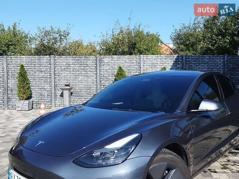 Седан Tesla Model 3 2022 в Харкові