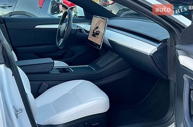 Седан Tesla Model 3 2023 в Рівному
