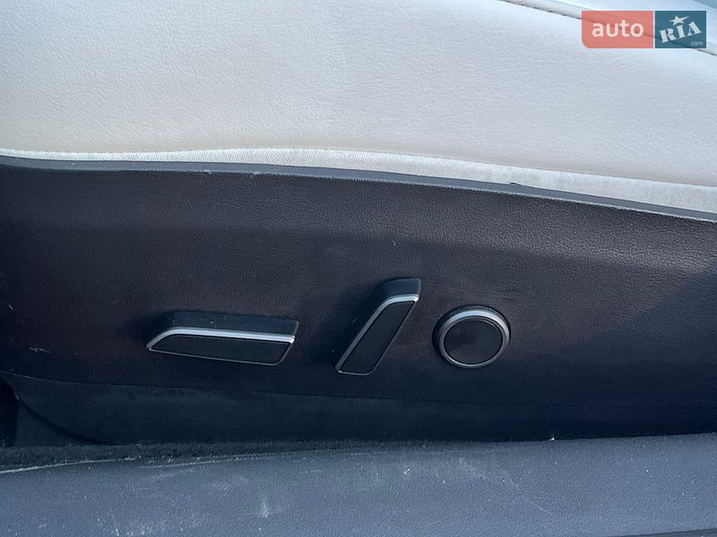 Седан Tesla Model 3 2023 в Рівному