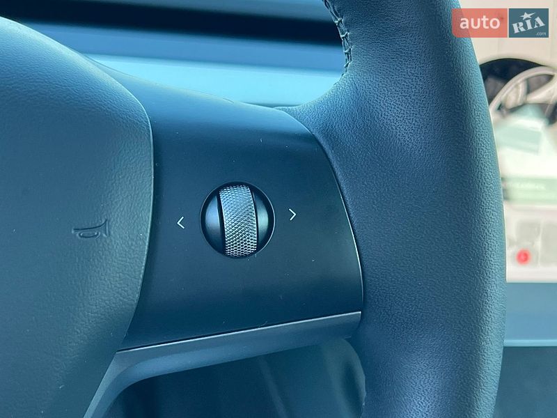 Седан Tesla Model 3 2023 в Рівному
