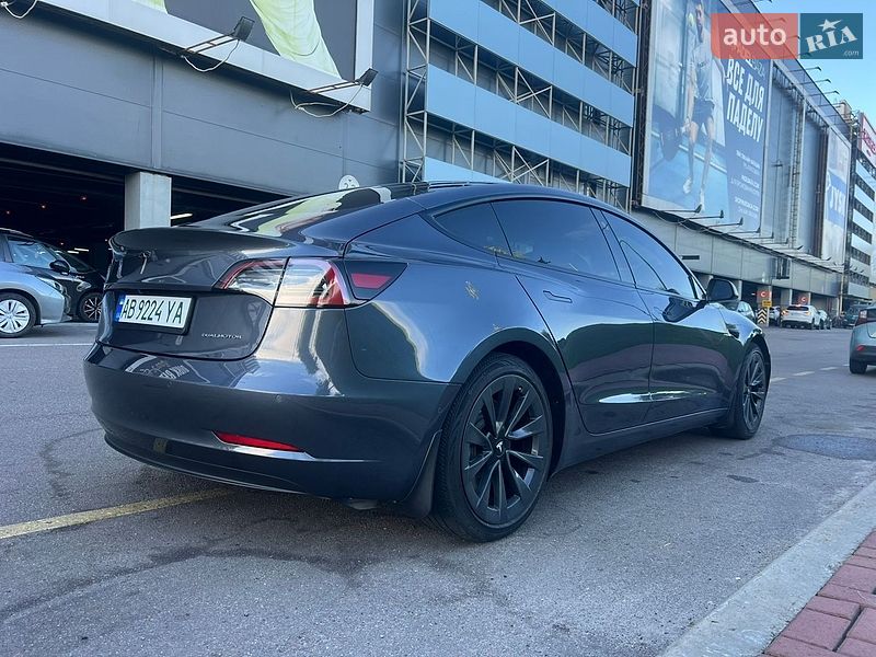 Седан Tesla Model 3 2022 в Києві