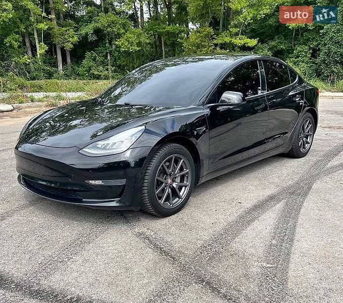 Седан Tesla Model 3 2020 в Львове