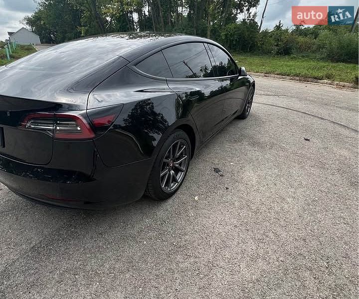 Седан Tesla Model 3 2020 в Львове