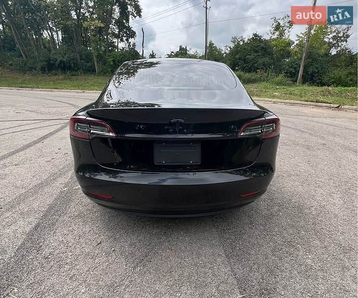 Седан Tesla Model 3 2020 в Львове