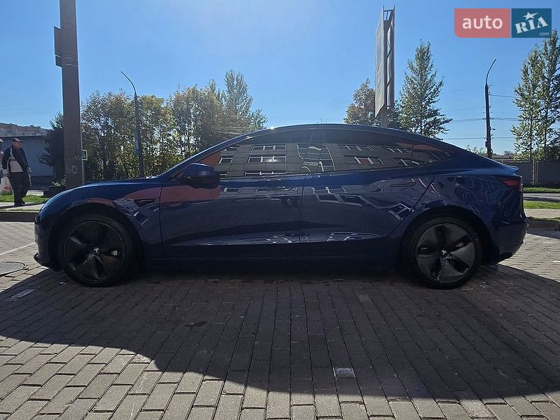 Седан Tesla Model 3 2018 в Львове