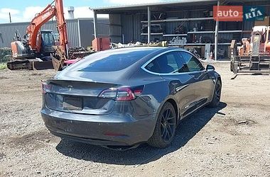 Седан Tesla Model 3 2019 в Ровно