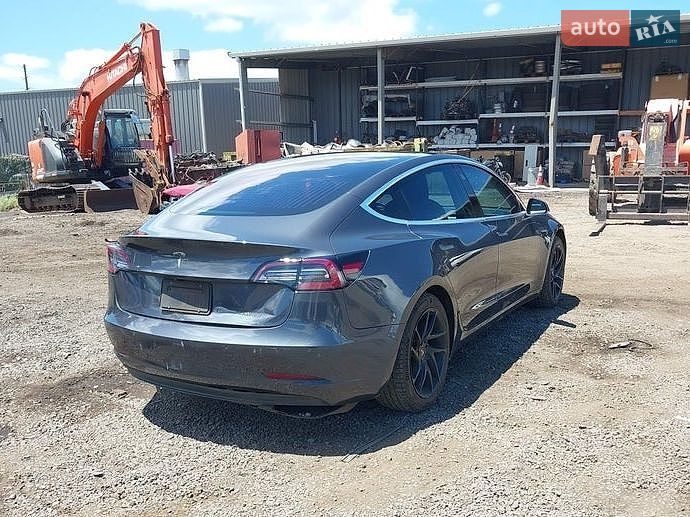 Седан Tesla Model 3 2019 в Ровно