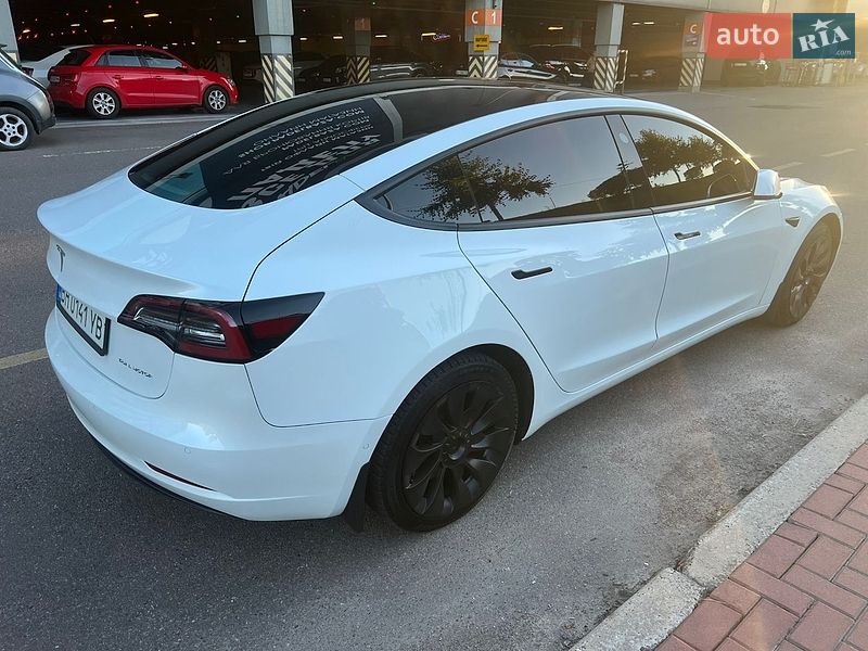 Седан Tesla Model 3 2022 в Киеве