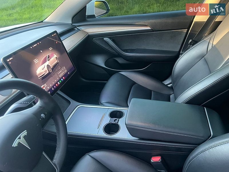 Седан Tesla Model 3 2022 в Киеве